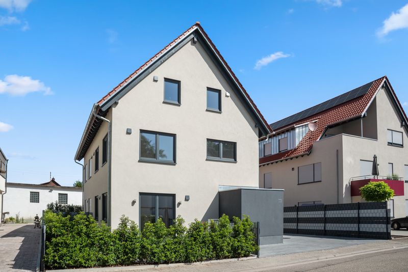Kandel: Neubau-Doppelhaushälfte A+, Erstbezug am Waldrand - ideal für Familien & Anleger